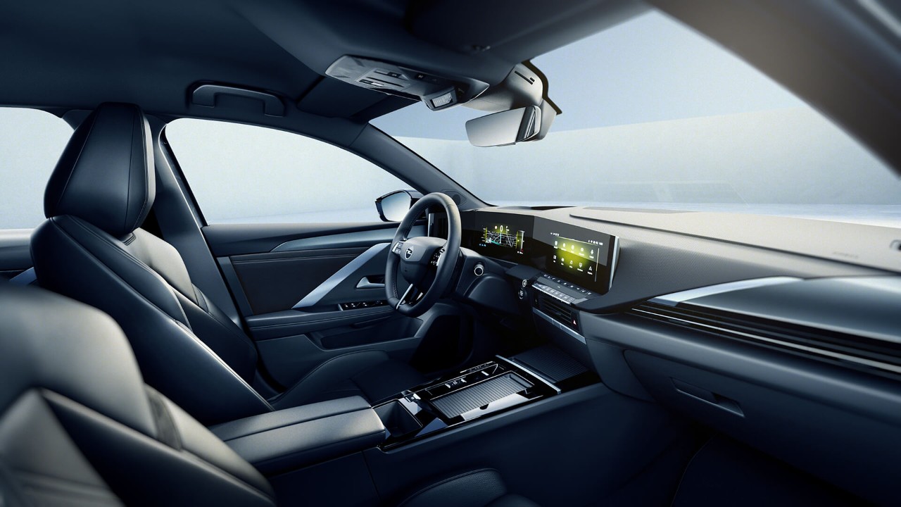 Vista do passageiro do interior do Opel Astra Sports Tourer