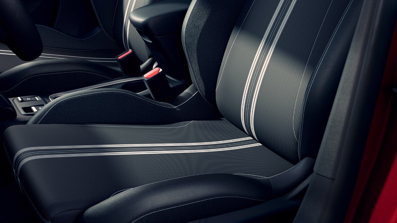 Grande plano do banco com padrão preto e cinzento do Opel Corsa de 2 tons