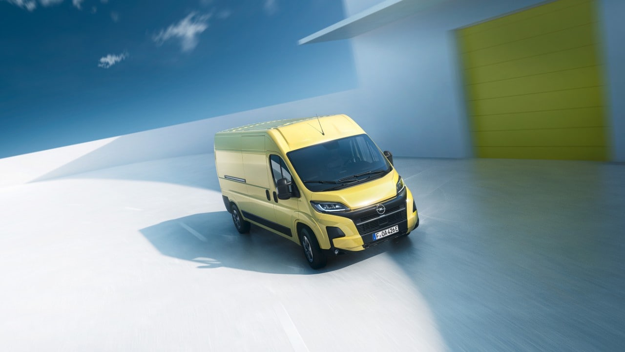 Vista lateral traseira do novo Opel Movano Electric